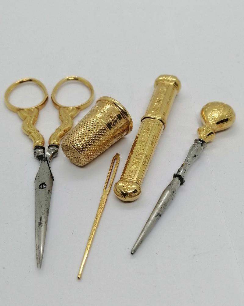 Nécessaire à couture en or et étui à cire, XVIIIe siècle - N.76637